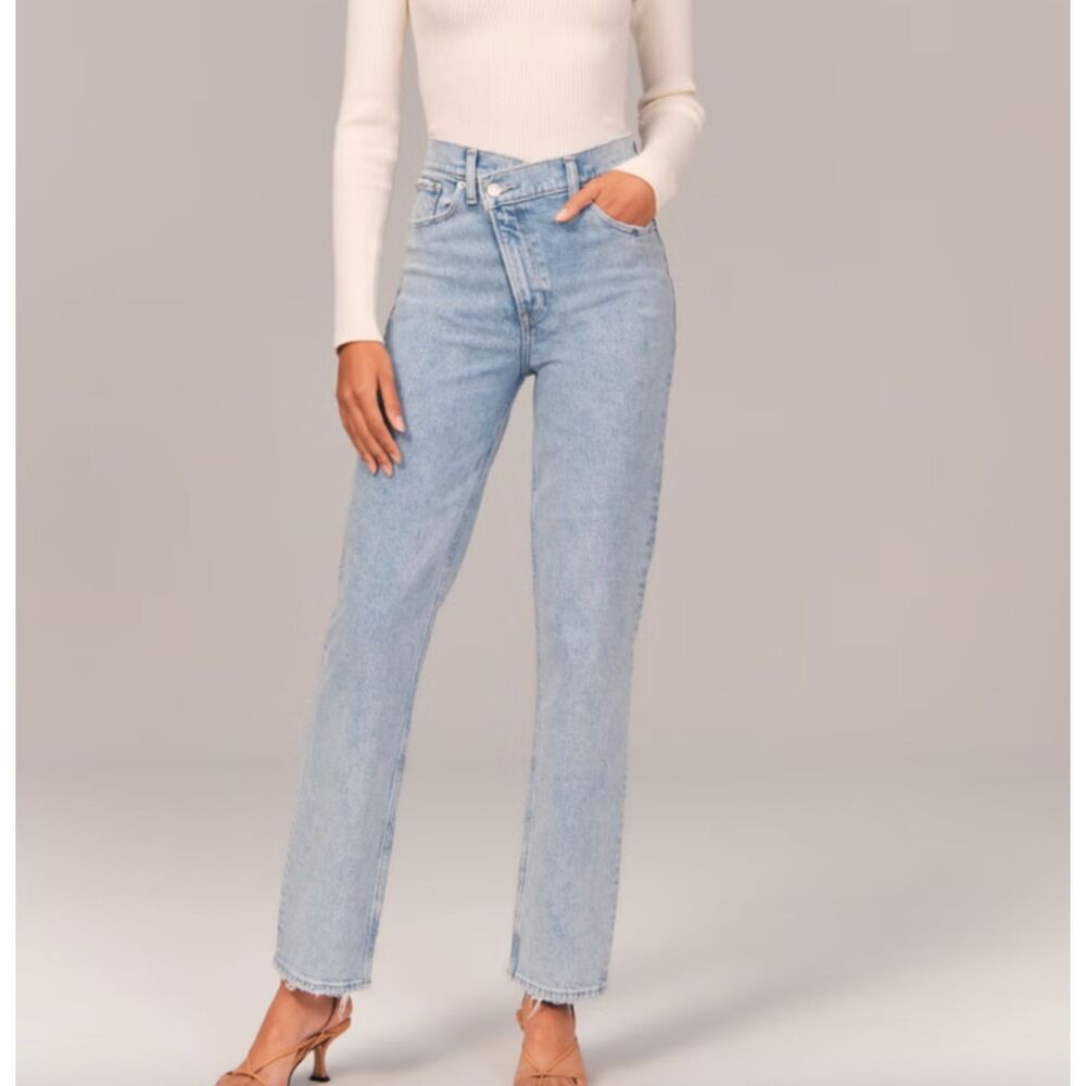 ABERCROMBIE & FITCH Ultra High Rise 90s Straight Denim 26/2R